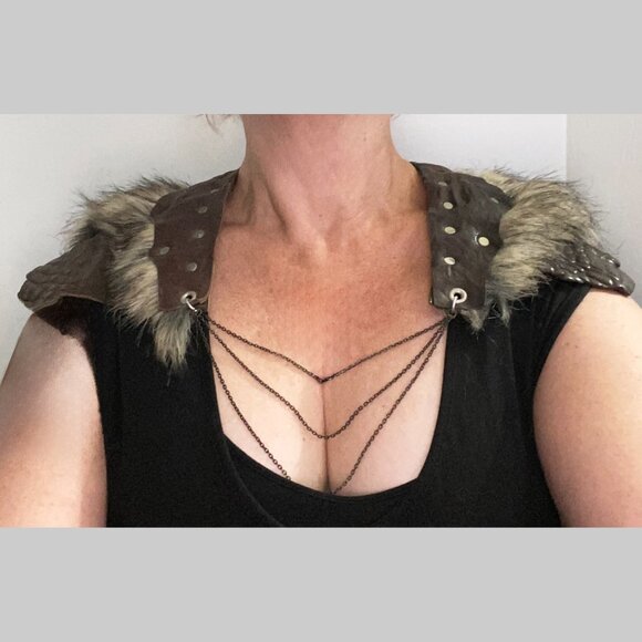 Handmade Leather and Fur Viking Costume Shoulder Epaulettes Costume Cosplay - Picture 9 of 9